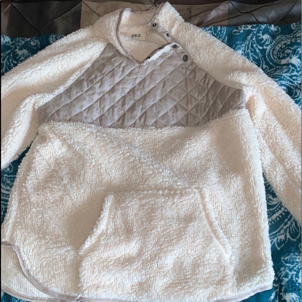 Softest, brand new button Sherpa from Buckle